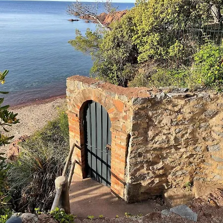 Maison Charmante, Pied Dans L'eau Saint-Raphaël
