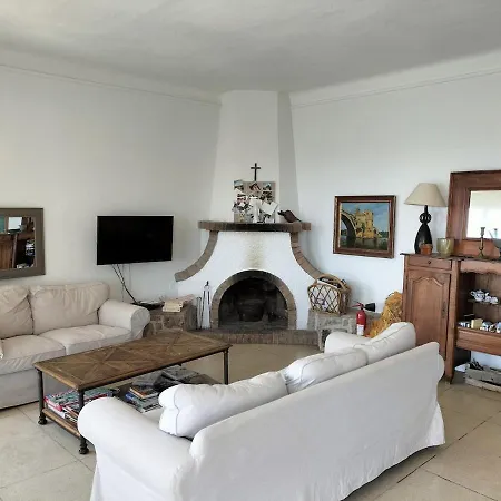 Maison Charmante, Pied Dans L'eau Vila