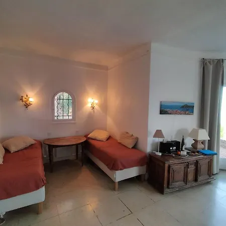 Maison Charmante, Pied Dans L'eau Вилла *