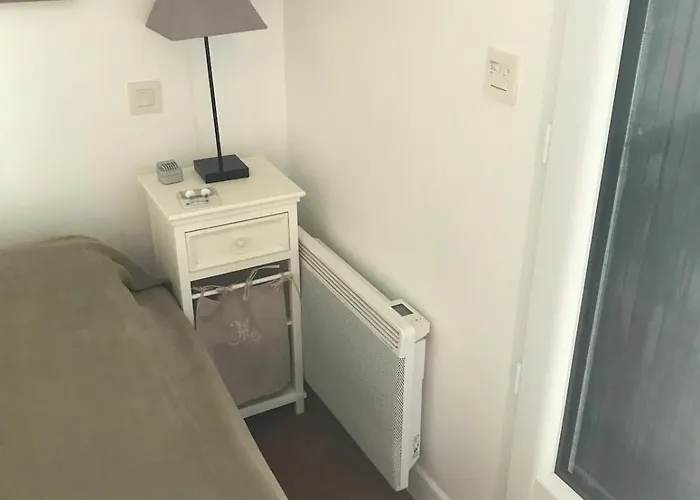 Maison Charmante, Pied Dans L'eau